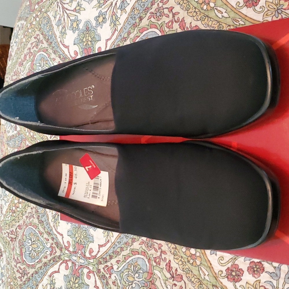 Aerosoles  Black Temptation Wedges. New with tags